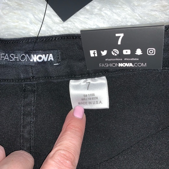 NWT {FASHION NOVA} Super High Waist Denim Skinnies - Picture 7 of 8